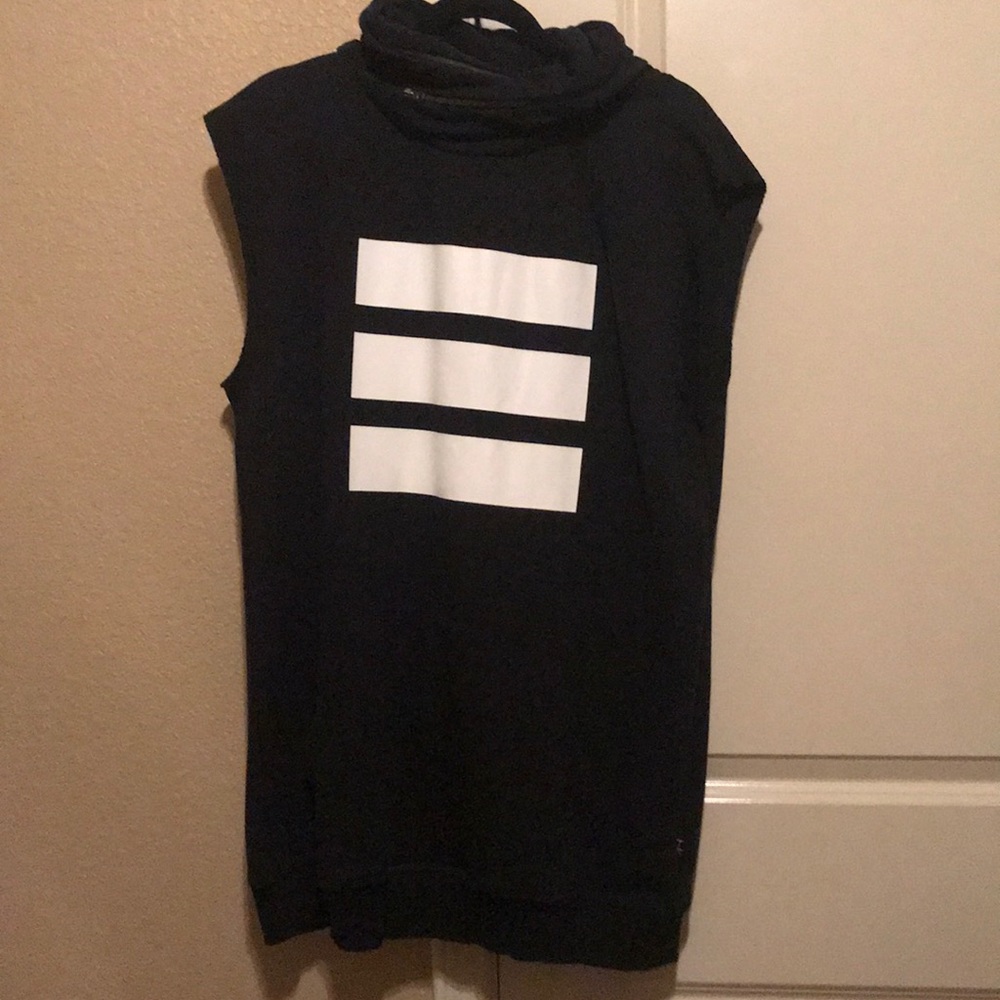 Adidas athletic top